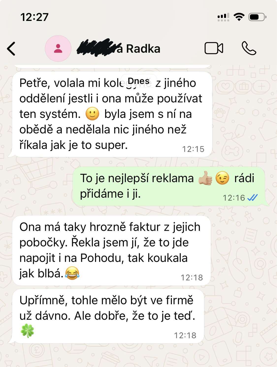 Zpráva od asistentky Karolíny — Přes 200 faktur měsíčně. Teď to systém zpracovává průběžně sám a já jen zkontroluji.